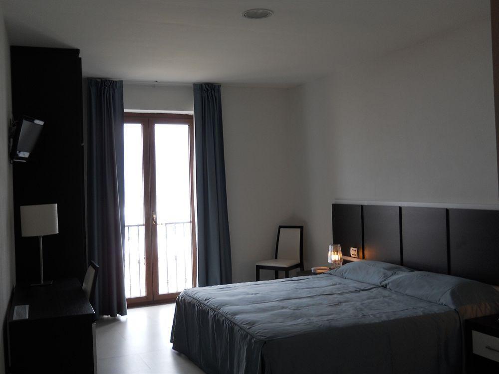 Buddi Hotel Платамона Екстериор снимка