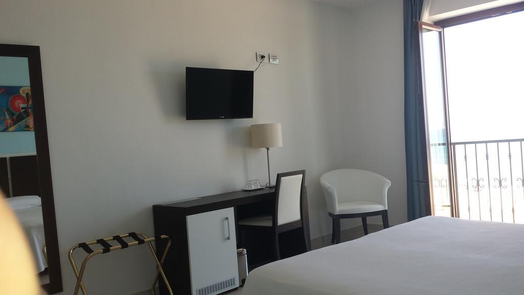 Buddi Hotel Платамона Екстериор снимка