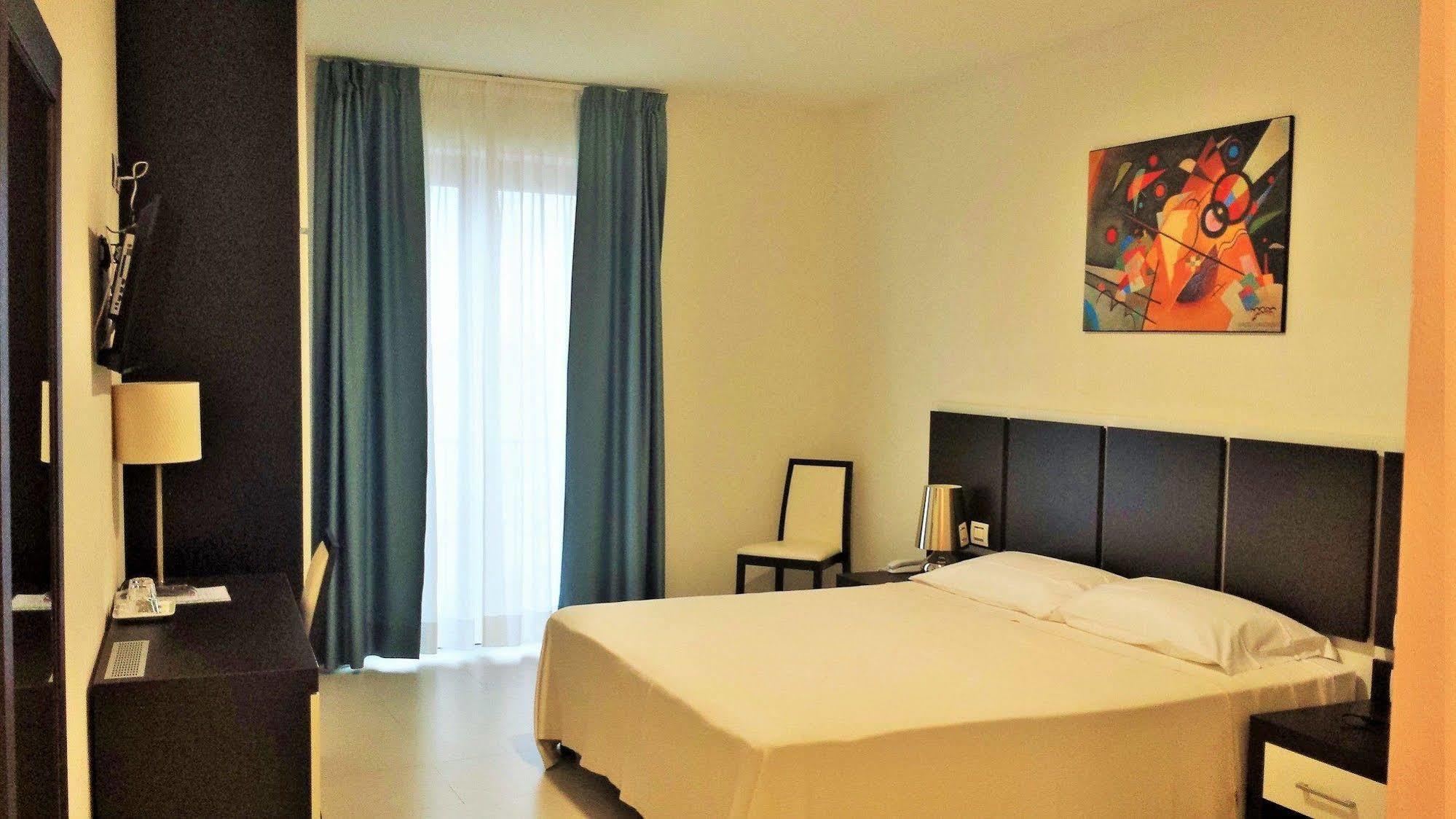 Buddi Hotel Платамона Екстериор снимка