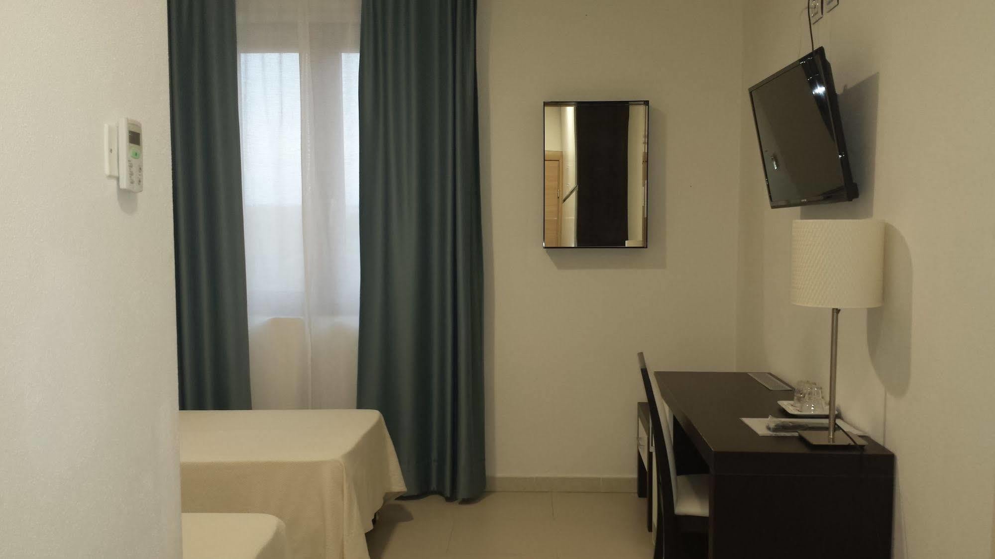 Buddi Hotel Платамона Екстериор снимка