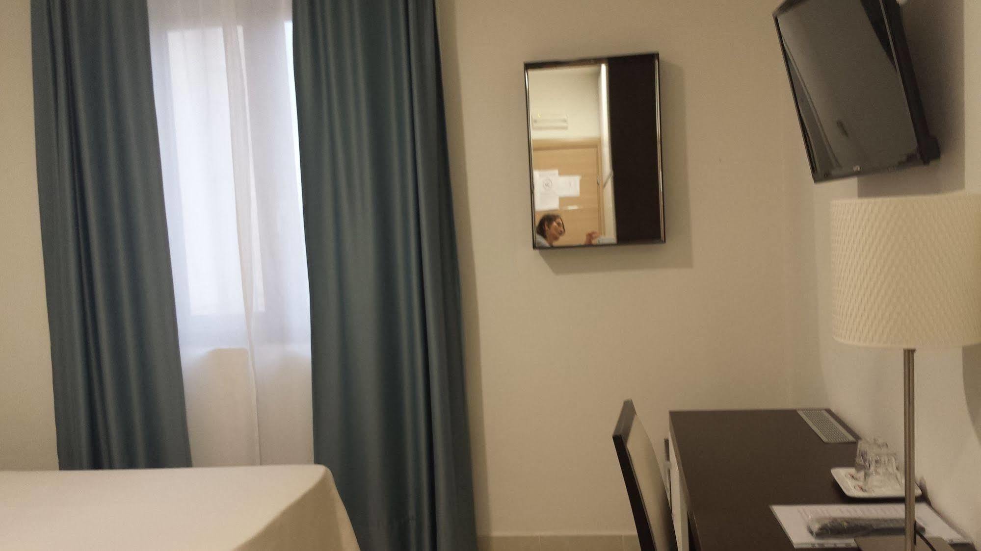 Buddi Hotel Платамона Екстериор снимка