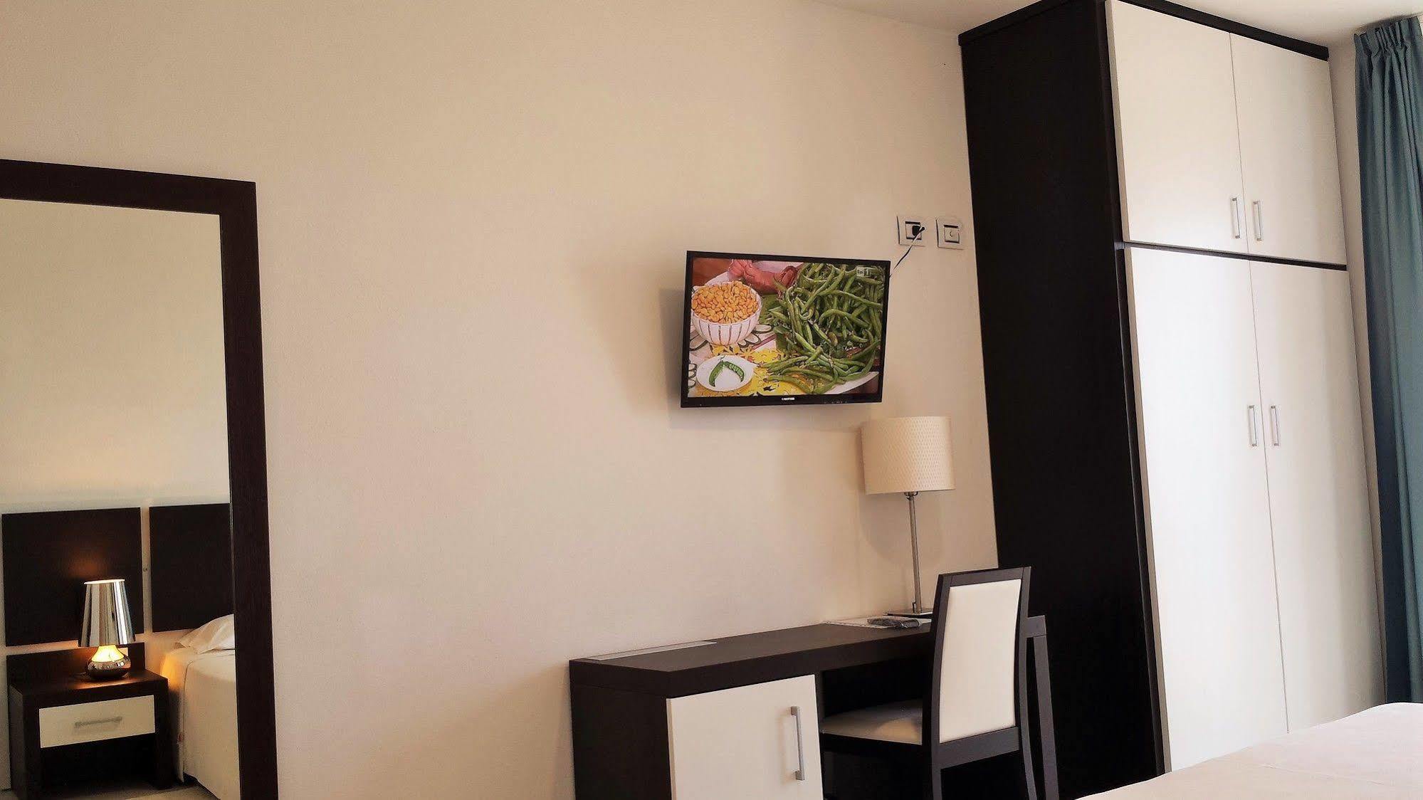 Buddi Hotel Платамона Екстериор снимка